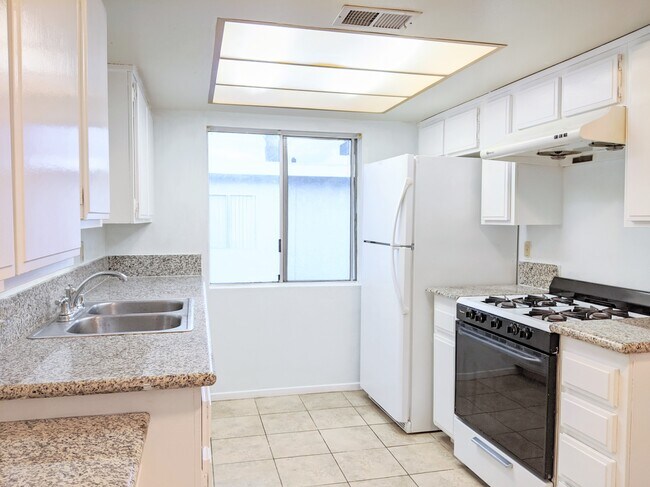 Kitchen - 1817 Pepper St