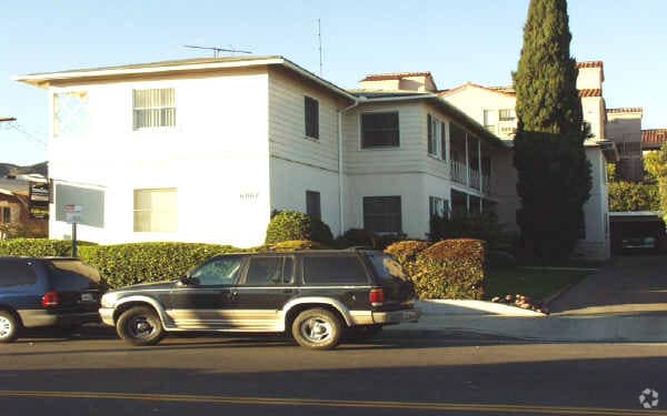Building Photo - 6867 Fountain Ave