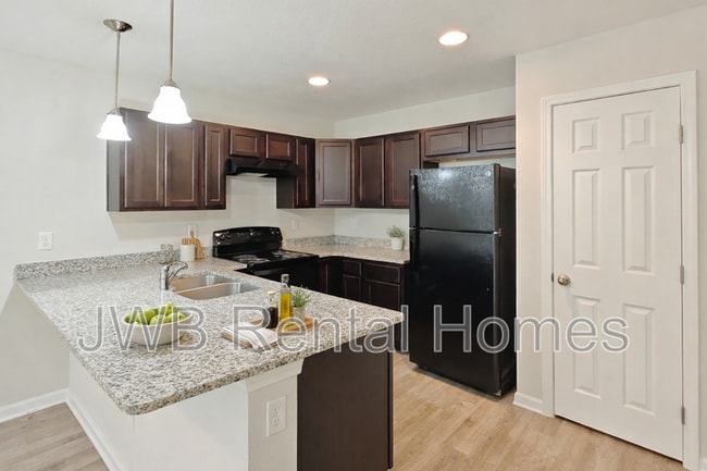 Building Photo - 681 Melba St