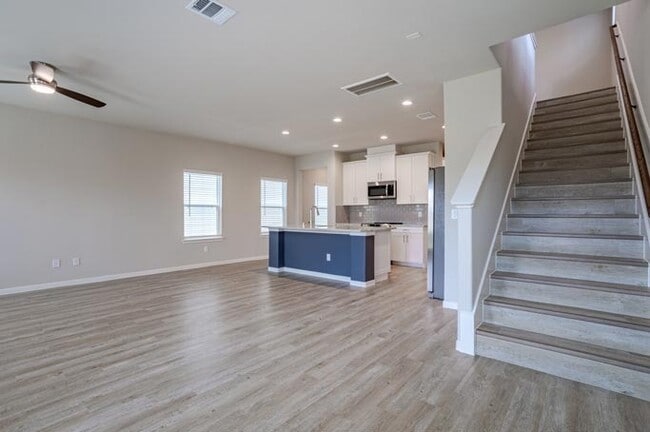 Building Photo - Summerwell Sunterra