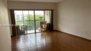 Foto del edificio - 8775 Park Blvd