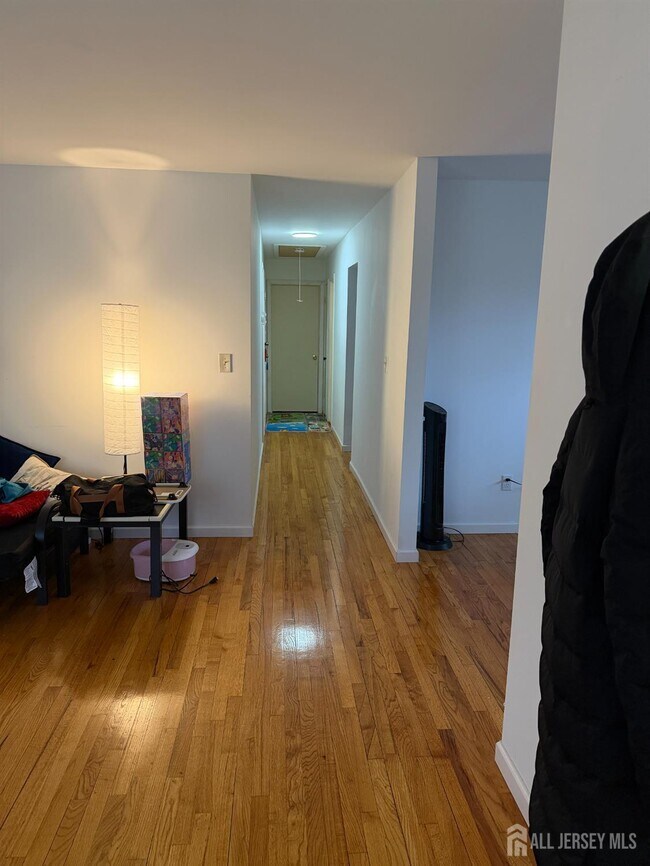 Foto del edificio - 34 Nelson Ave