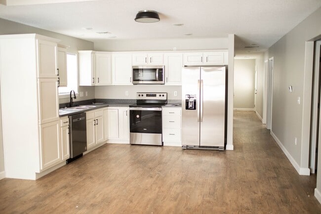 Building Photo - 1612 Green Valley Cir