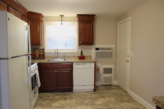 Kitchen - 252 Montcalm St