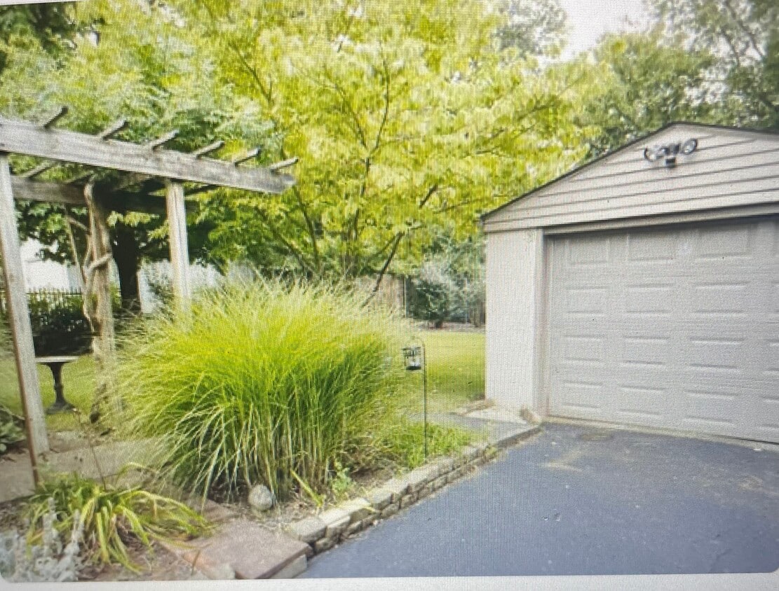 Building Photo - 212 Owsley Ave