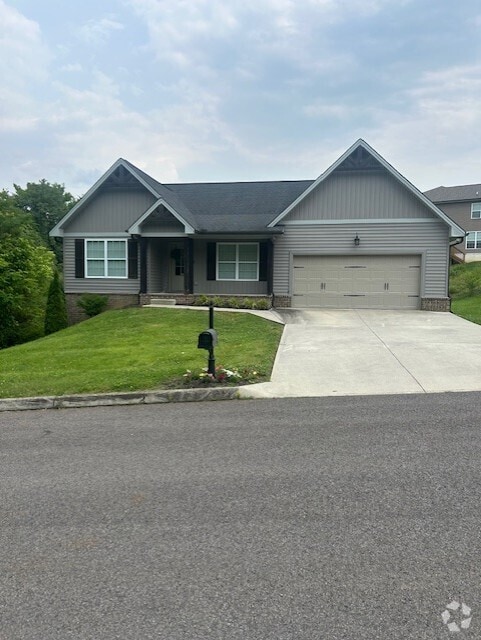 Building Photo - 2406 Chimney Rock Ln