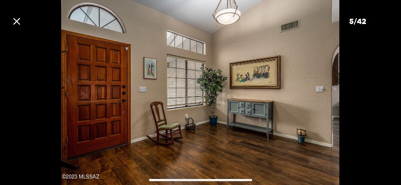 Foto principal - 1560 E Sonoran Desert Dr