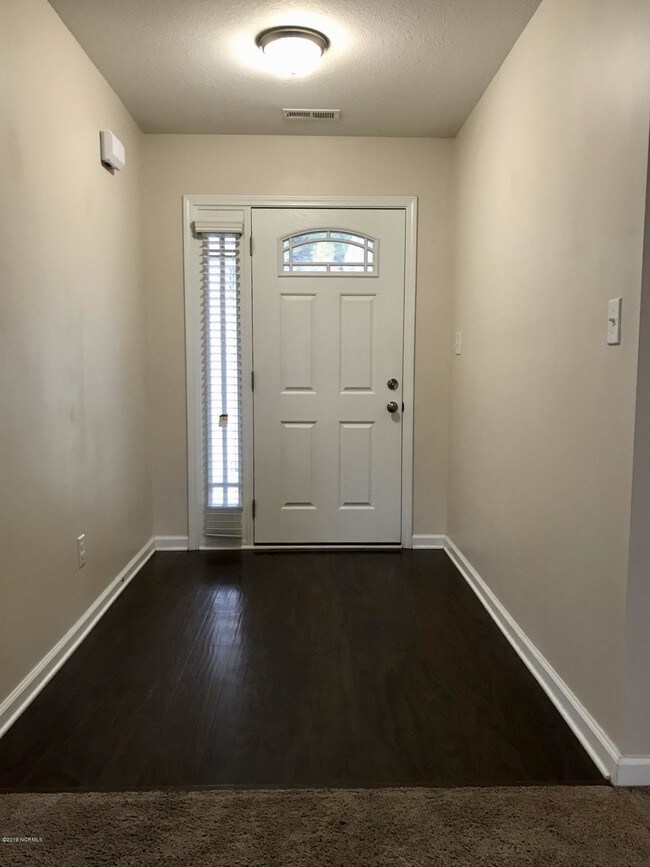 Building Photo - 332 Merin Height Rd