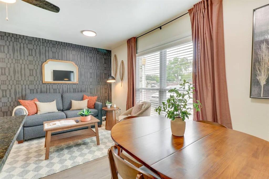 Foto principal - 2401 Manor Rd