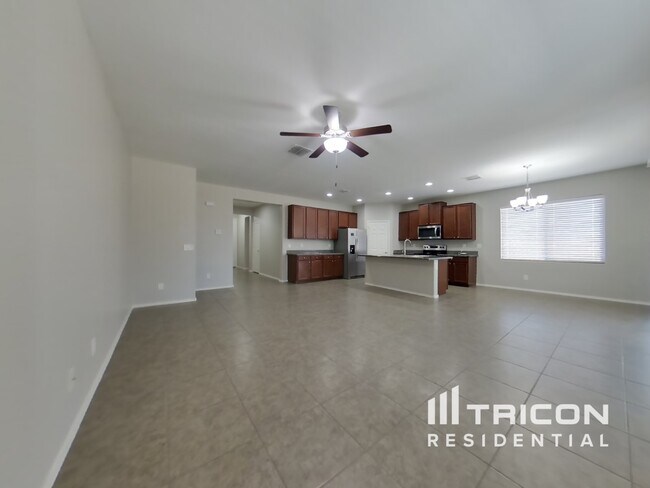 Foto del edificio - 18646 W Hatcher Rd
