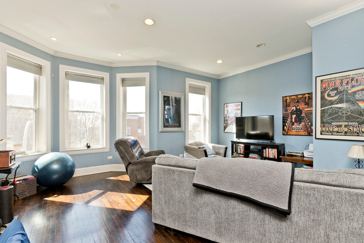 Foto principal - 1037 S Racine Ave