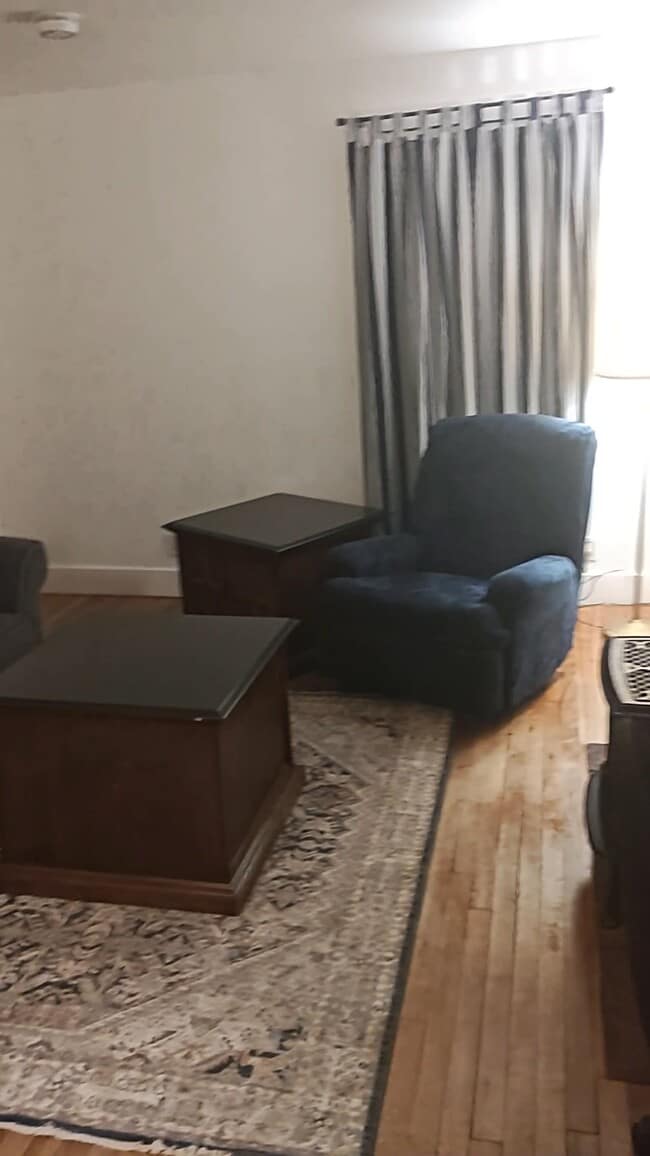 Building Photo - 28 Cedar St