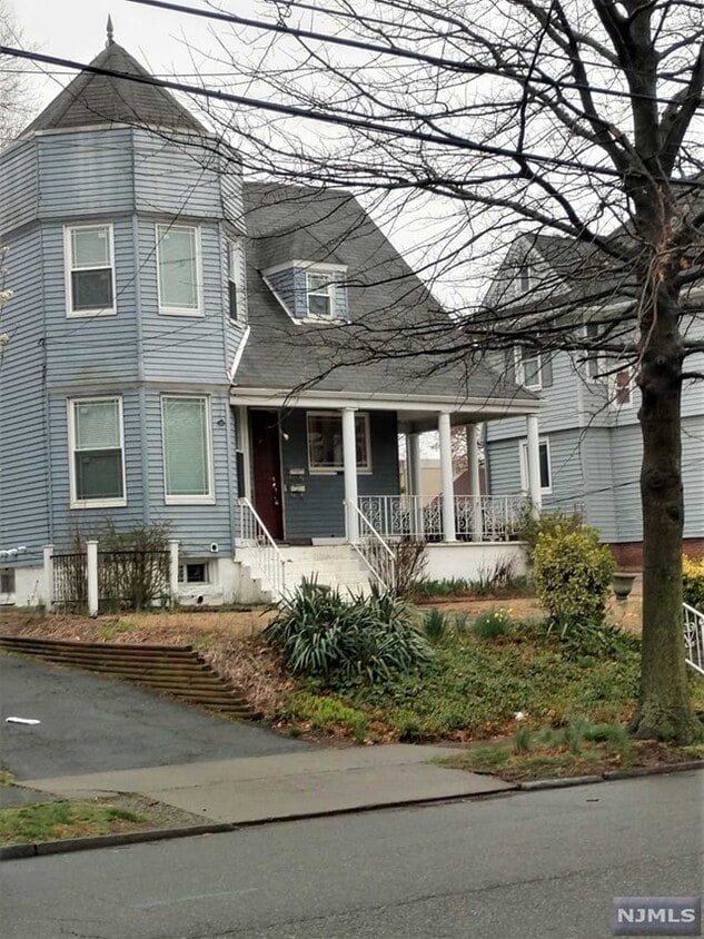 295 Larch Ave, Bogota, NJ 07603 Townhome Rentals in Bogota NJ