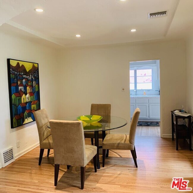 Foto del edificio - 837 N Harper Ave
