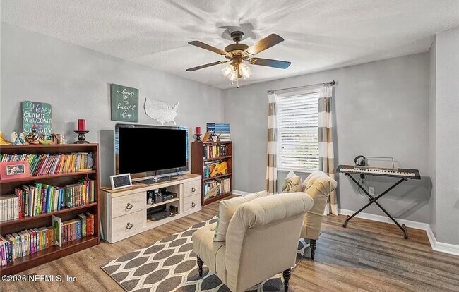 Foto del edificio - 75215 Fern Creek Dr