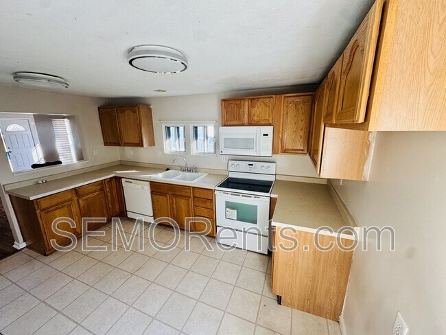 Foto del edificio - 335 Edgewood Rd