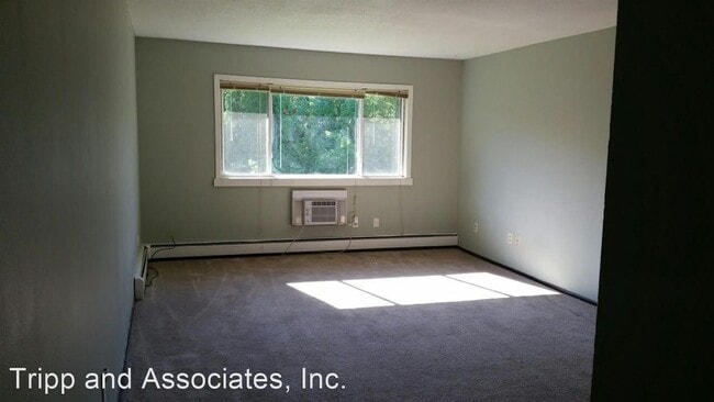 Building Photo - 1 br, 1 bath Apartment - 765-791 Russell Rd.