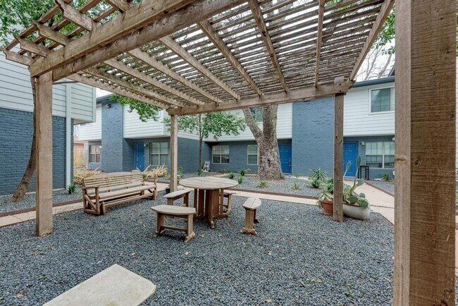 Building Photo - 2101 Polaris Ave