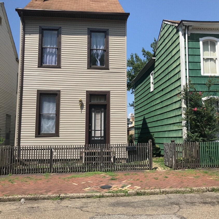 front of house - 2719 Wood St