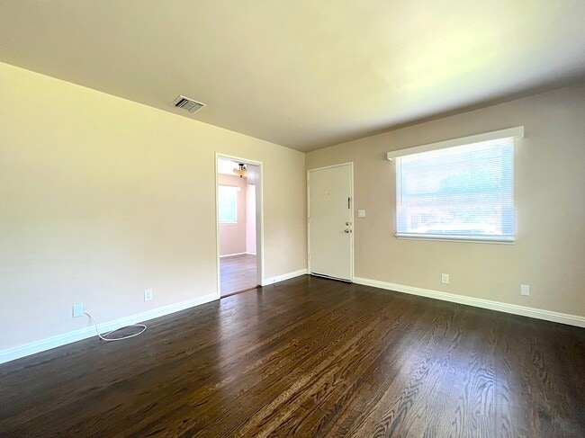 Building Photo - 240 N Shamrock Ave