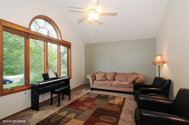 Foto del edificio - Spacious 5BR Home on Cul-de-Sac – Available June 1