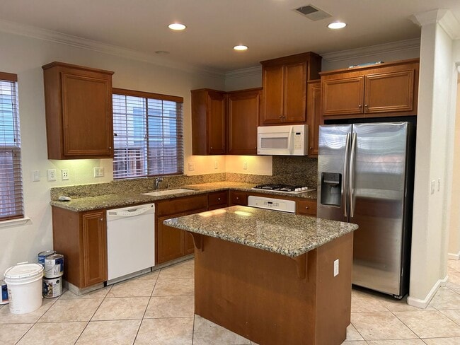 Building Photo - Beautiful 3 Bedroom, 2.5 Bath Mountain Hou...