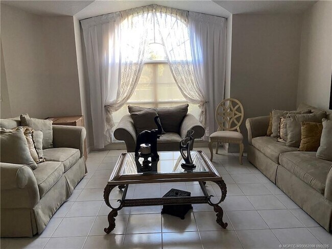 Foto del edificio - 1069 SW Jacqueline Ave