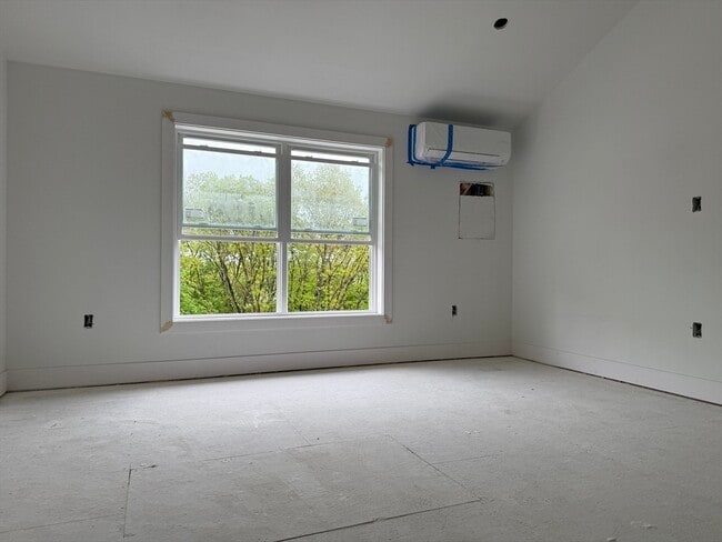 Building Photo - 251 Sladen St