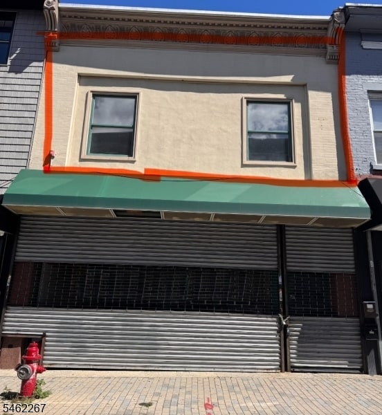 Building Photo - 67 Main St