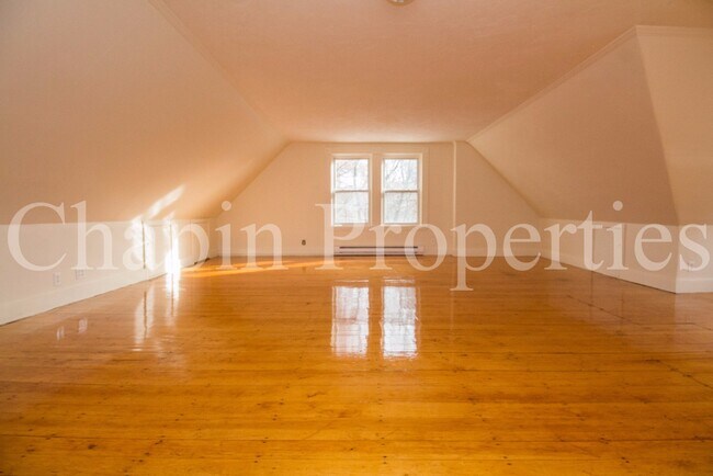Foto del edificio - 184 Aspinwall Ave