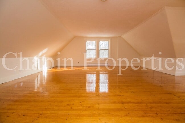 Building Photo - 184 Aspinwall Ave