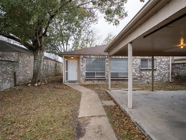 Foto del edificio - 9418 Riverside Lodge Dr