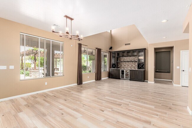 Foto del edificio - Stunning 5 Bedroom 3 Bath Two Story Home in Cave Creek! Gated Community & Private Pool