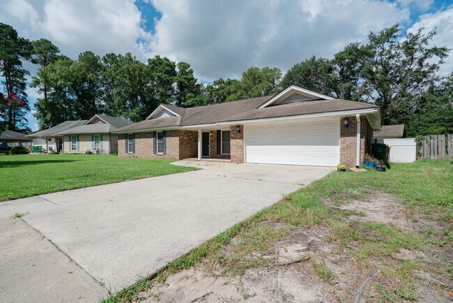 Foto del edificio - 122 Longleaf Cir