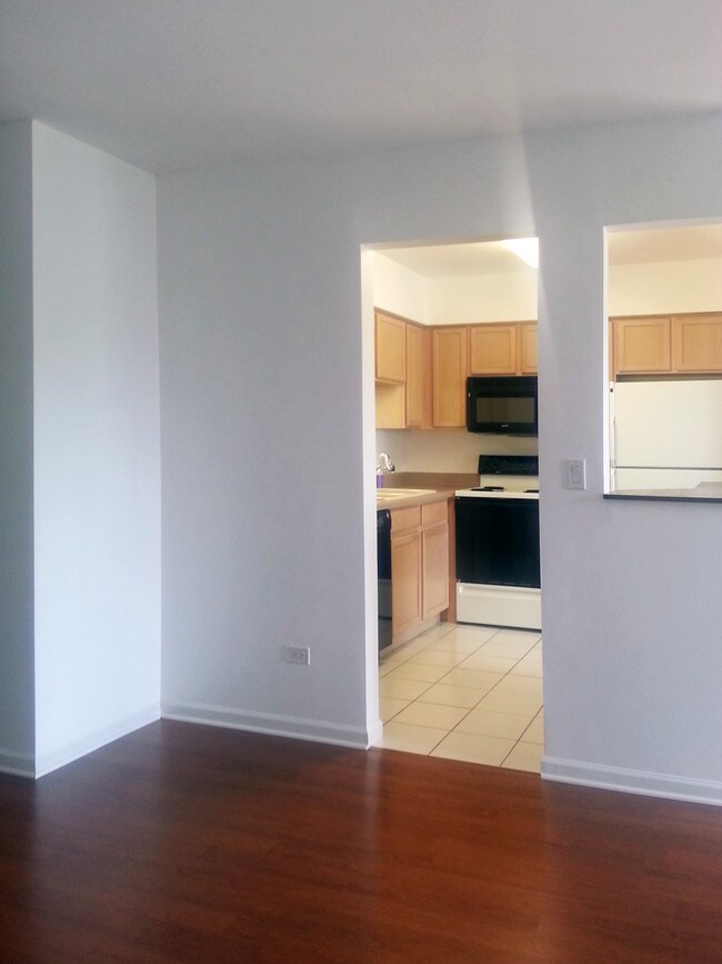 Foto del edificio - 995 S Ct of Shorewood