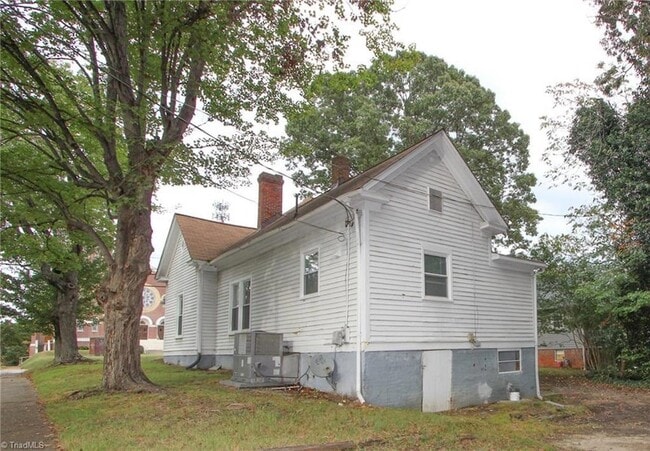 Building Photo - 400 E Sprague St
