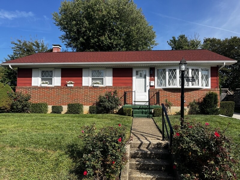 Primary Photo - 6 Hammen Ave