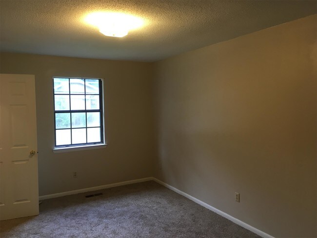 Building Photo - 3204 Gleason Dr