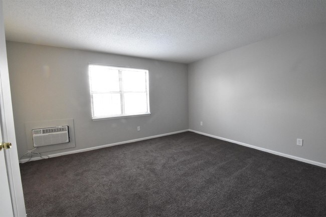 Foto del edificio - 8605 Holmes Rd