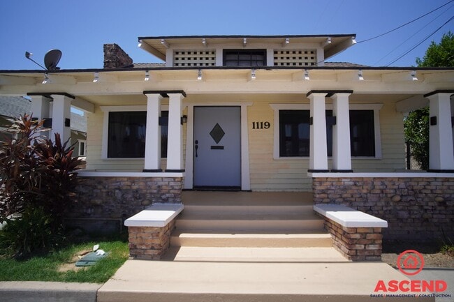 Building Photo - Cute Home MOVE IN SPECIAL Located Downtown!