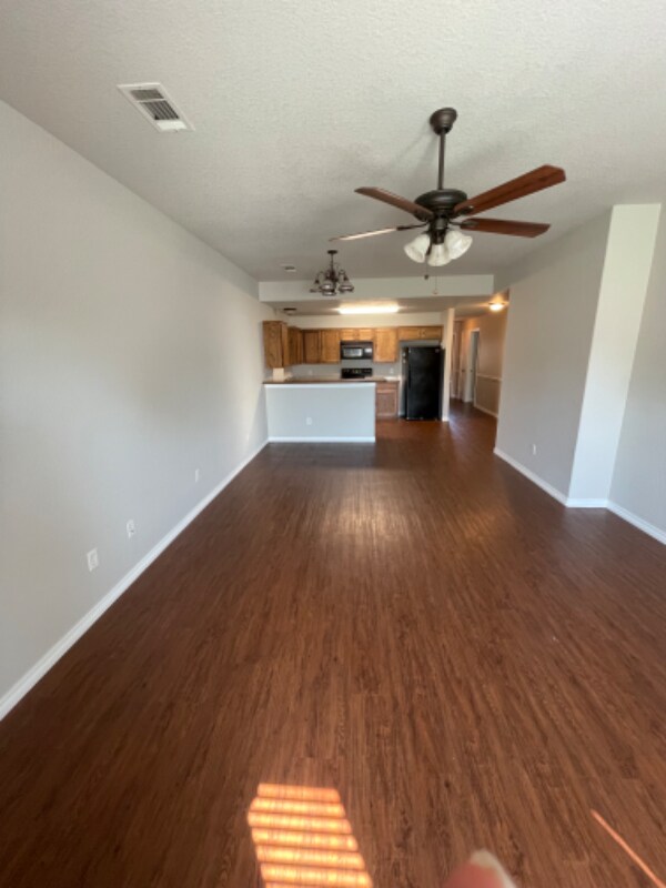 Foto del edificio - 217 Hilltop Dr