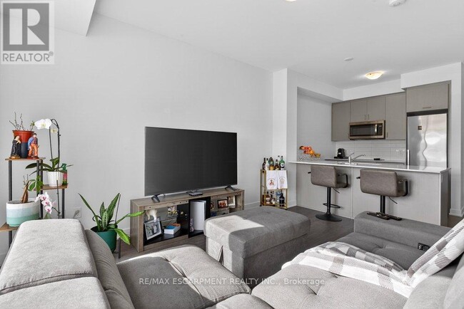 Building Photo - 600 N Service Rd