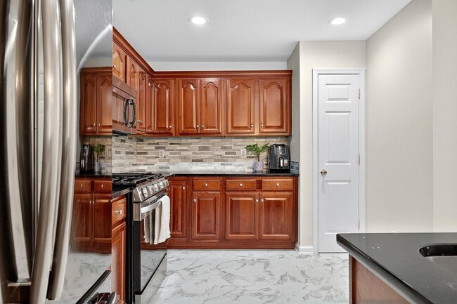 Building Photo - 34 Marina Dr