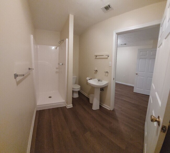 Building Photo - Spacious Home for Rent