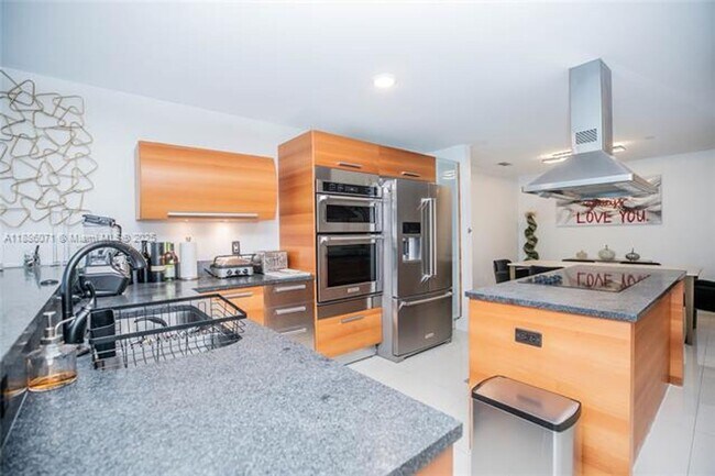 Foto del edificio - 2950 NE 188th St