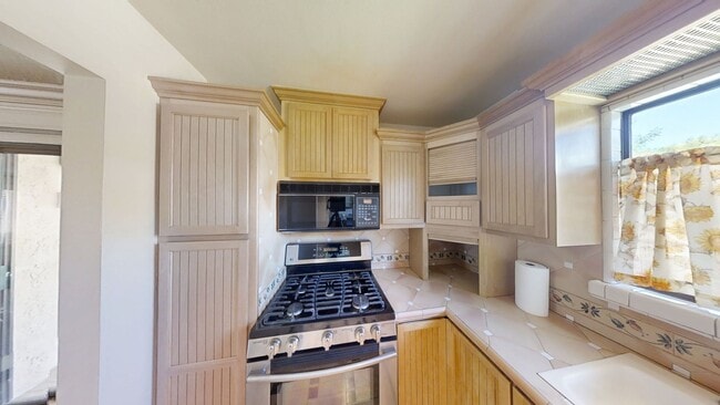 Building Photo - Peacock Valley HOA 2 Bedroom 1 Bathroom 55...