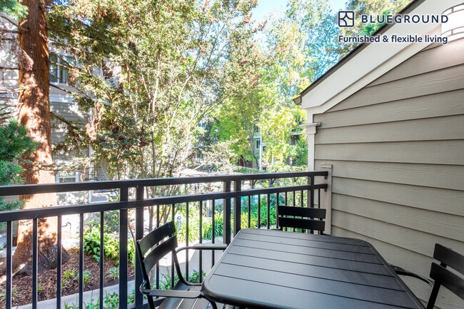 Building Photo - 1050 Benton St