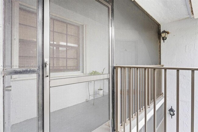 Foto del edificio - 1211 S Independence Dr