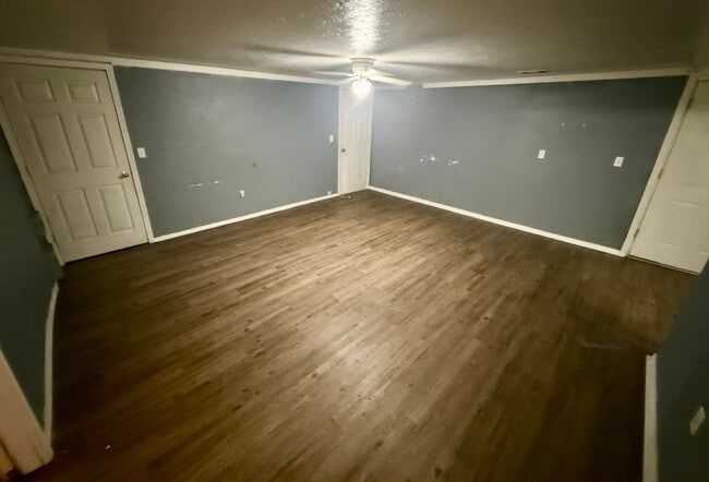 Building Photo - 1306 Barton Ln
