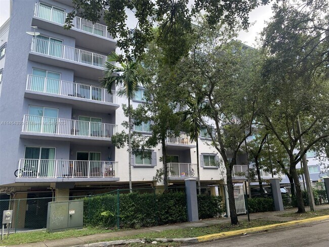 Foto del edificio - 2475 NW 16th St Rd